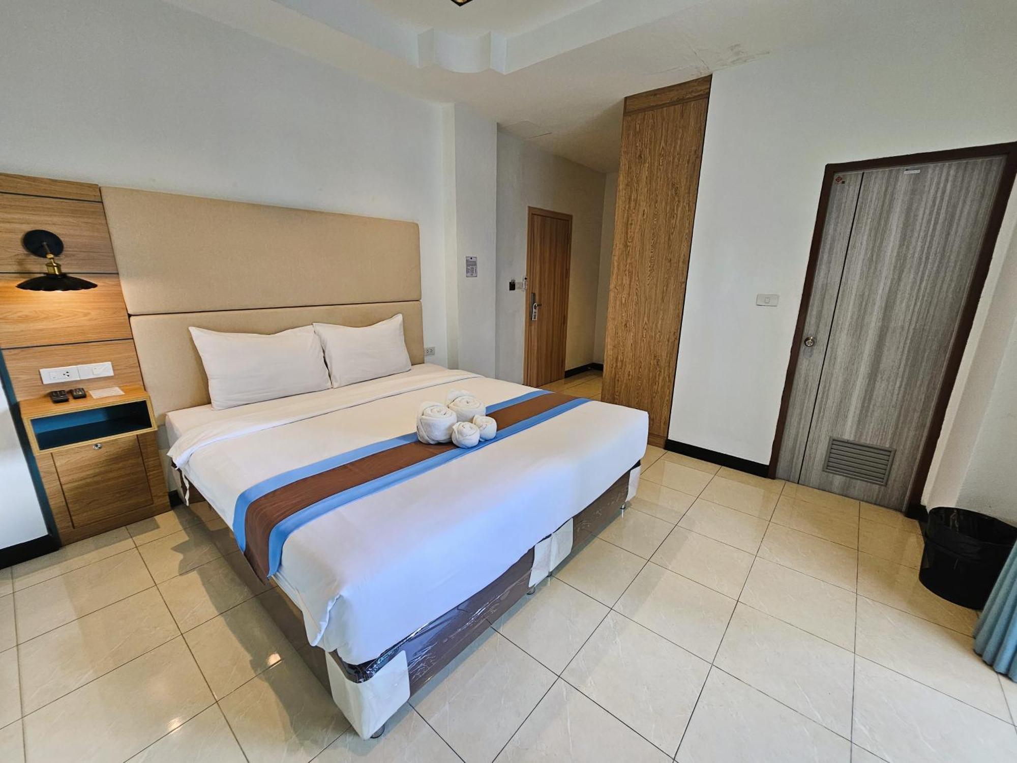 The Base Inn باتايا المظهر الخارجي الصورة