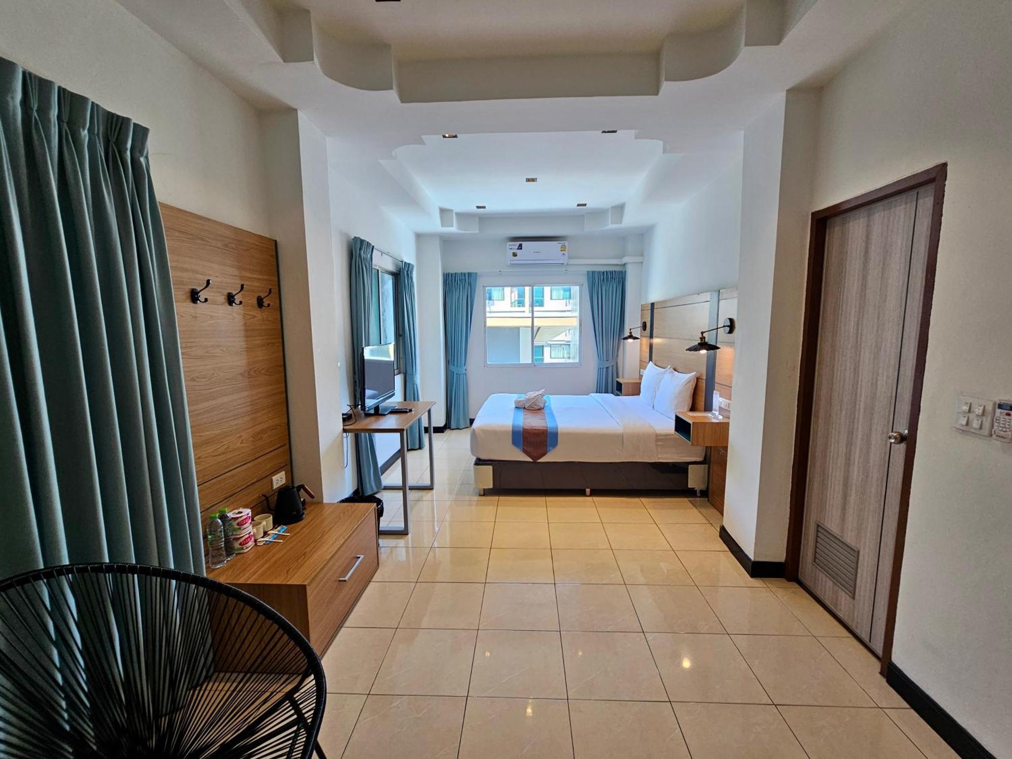 The Base Inn باتايا المظهر الخارجي الصورة