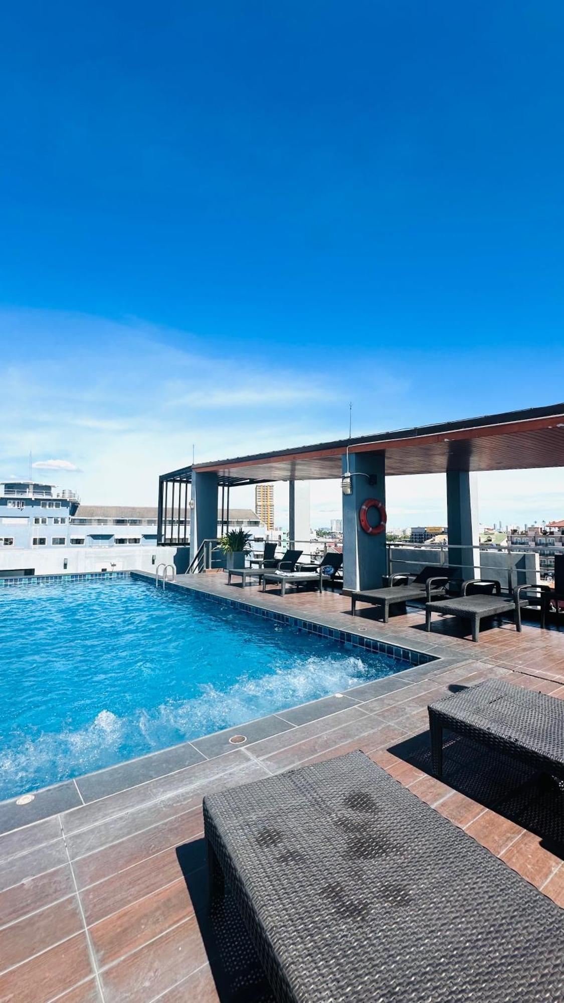 The Base Inn باتايا المظهر الخارجي الصورة