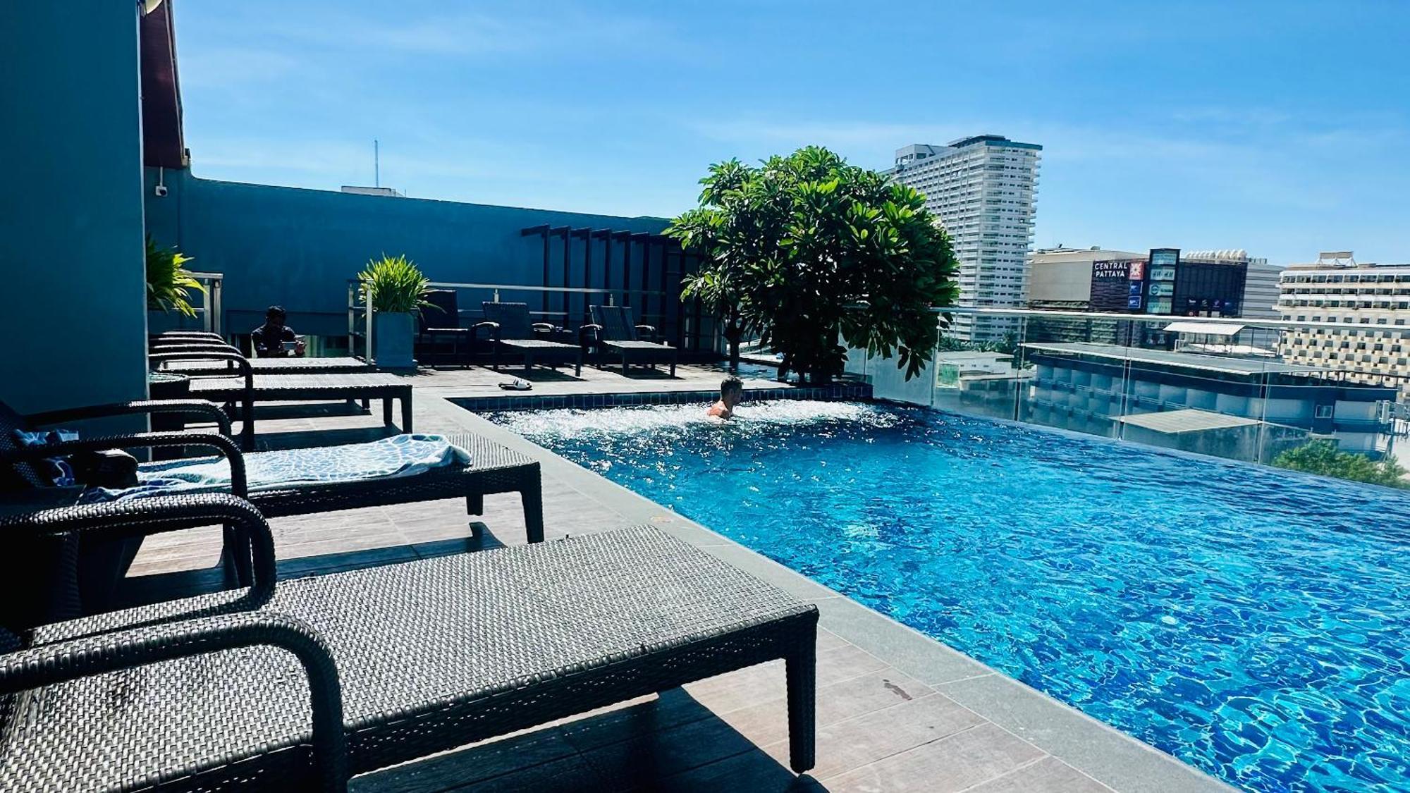 The Base Inn باتايا المظهر الخارجي الصورة