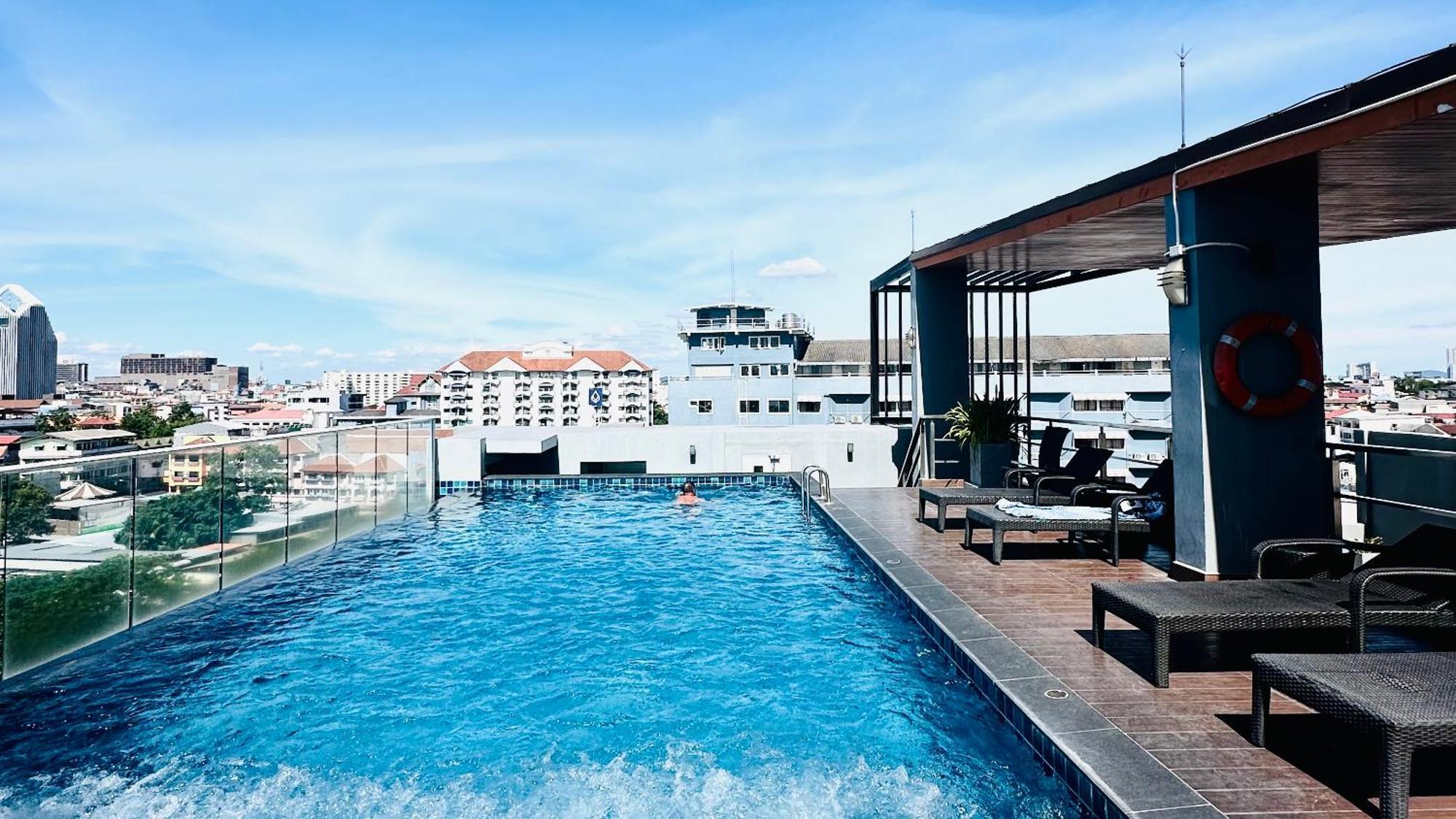 The Base Inn باتايا المظهر الخارجي الصورة